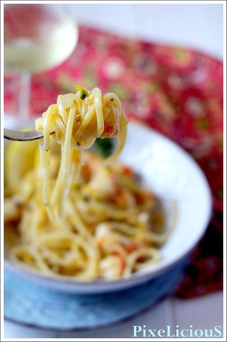 Spaghetti alla Chitarra con Gamberoni al Pompelmo Giallo, Cipolla di Tropea e Pistacchi