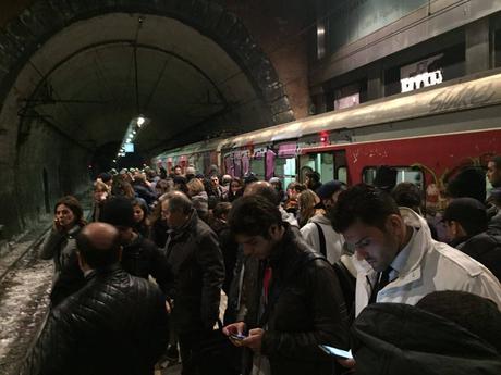 treno cumana bloccato circumflegrea