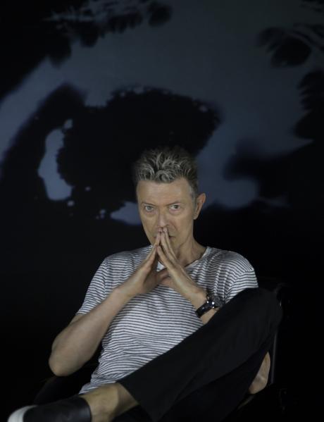 DAVID BOWIE: “★” in vetta alle classifiche di tutto il mondo.