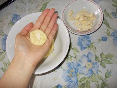 Bon bon di patate al forno con cuore di formaggio