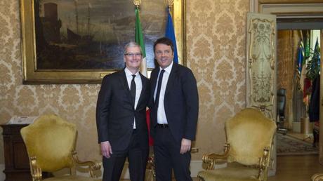 Apple: il video dell'incontro tra Renzi e Tim Cook