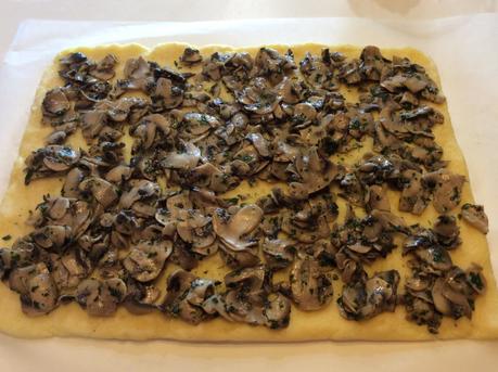 ROTOLO DI PATATE RIPIENO DI FUNGHI