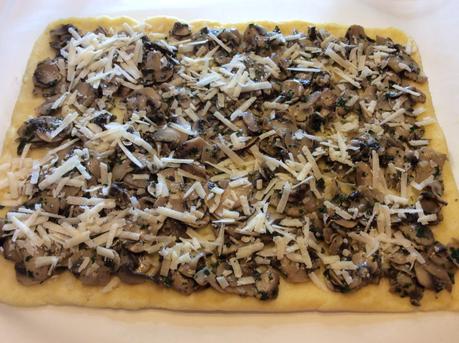 ROTOLO DI PATATE RIPIENO DI FUNGHI