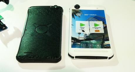 Il primo smartphone con fotocamera a 360°