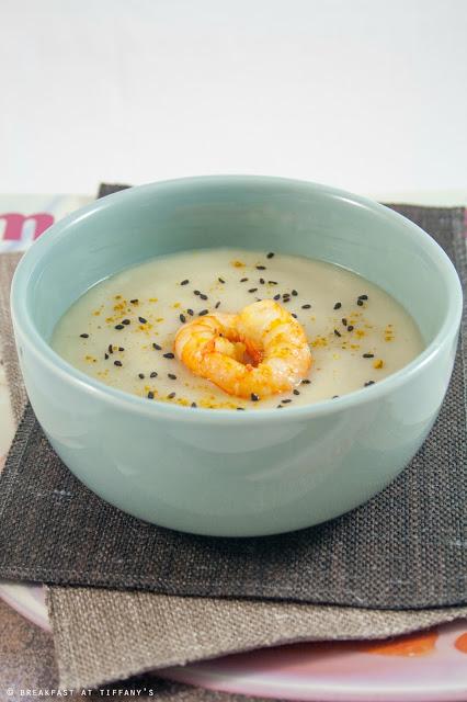 Zuppa di topinambur con gamberoni saltati al curry e brandy