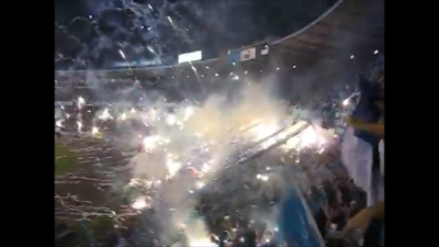 (VIDEO)Copa Libertadores 2007 - i tifosi del Gremio accolgono le squadre in campo con una festa spettacolare!