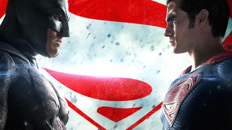 Batman v Superman: Dawn of Justice, il poster ufficiale ed una cover, Snyder chiede 'chi vincerà?'