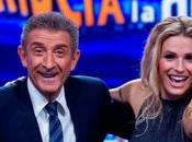 Torna Michelle Hunziker fianco Enzo Greggio Striscia Notizia