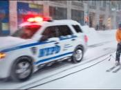 York nella bufera, ecco come fare snowboard