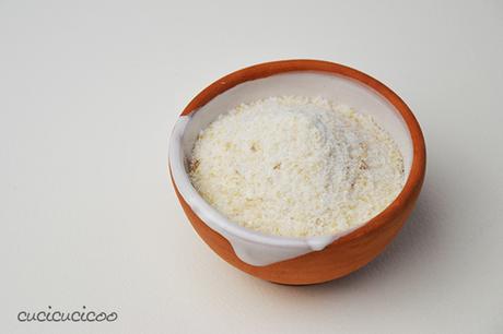 Una ricetta per il sale aromatizzato al limone fatto dal sale rimasto dai limoni conservati! Facile e perfetto su tutte le tue pietanze preferite! www.cucicucicoo.com