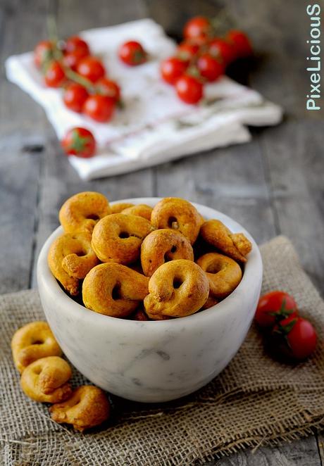 Taralli Pugliesi alla Pizzaiola (con Pomodoro, Parmigiano e Origano)