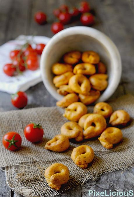 Taralli Pugliesi alla Pizzaiola (con Pomodoro, Parmigiano e Origano)