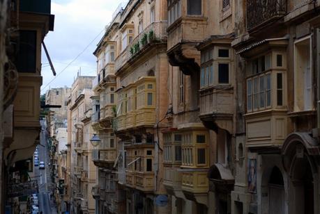 La Valletta e i suoi vertiginosi saliscendi