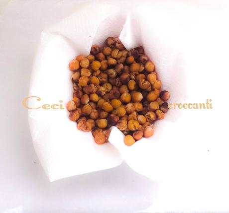 I ceci croccanti-la sana alternativa agli snack per l'aperitivo