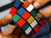 Robot Risolve Cubo Rubik Secondo