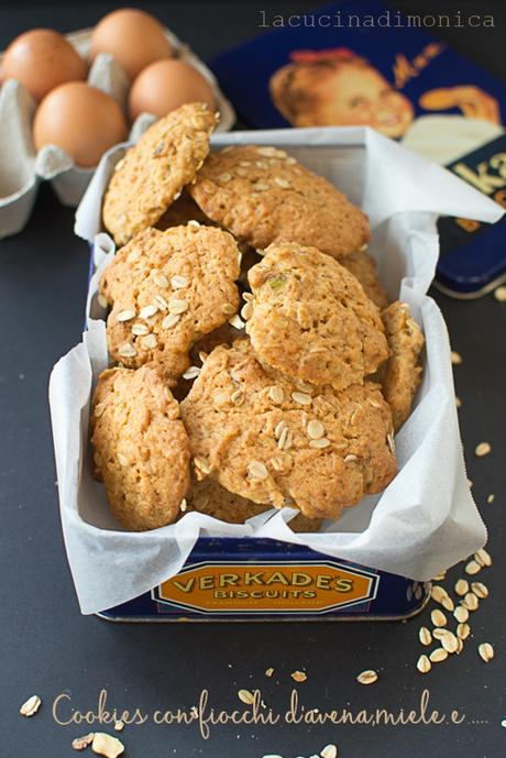 COOKIES CON FIOCCHI D’AVENA, MIELE E ….