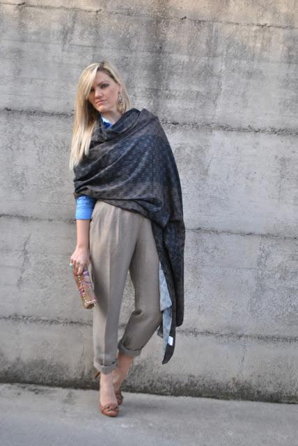 maxi sciarpa fattori abbigliamento fattori sciarpe come abbinare una maxi sciarpa abbinamenti maxi sciarpa come indossare una maxi sciarpa how to wear maxi scarf how to combine maxi scarf how to match maxi scarf street style fattori scarves sciarpa logo chanel sciarpa marrone come abbinare una sciarpa marrone abbinamenti sciarpa marrone blonde girl blonde hair blondie outfit casual invernali outfit da giorno invernale outfit gennaio 2016 january  outfit january 2016 outfits casual winter outfit mariafelicia magno fashion blogger colorblock by felym fashion blog italiani fashion blogger italiane blog di moda blogger italiane di moda fashion blogger bergamo fashion blogger milano fashion bloggers italy italian fashion bloggers influencer italiane italian influencer