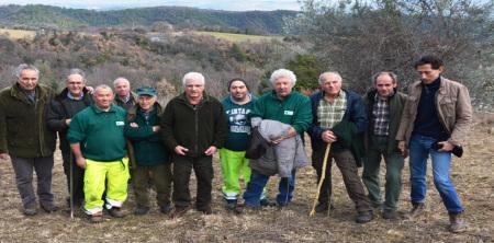 Uomini dell'Atc Pg 2 e Agenzia forestale regionale. Al centro Luciano Calabresi (2)