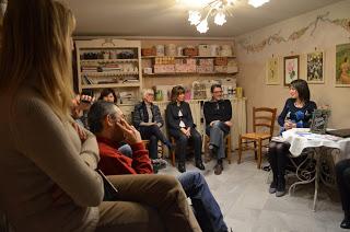 Un libro, un piacere! Sospetti sul lago, Anna Serra.