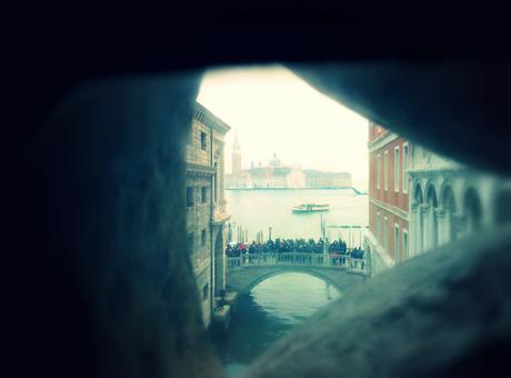 vista-da-ponte-dei-sospiri