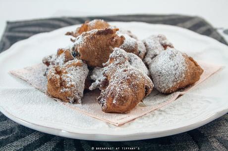 Frittelle di carnevale integrali con mele e uvetta