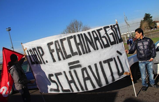 La protesta dei facchini esplode a Parma: mille lavoratori in corteo