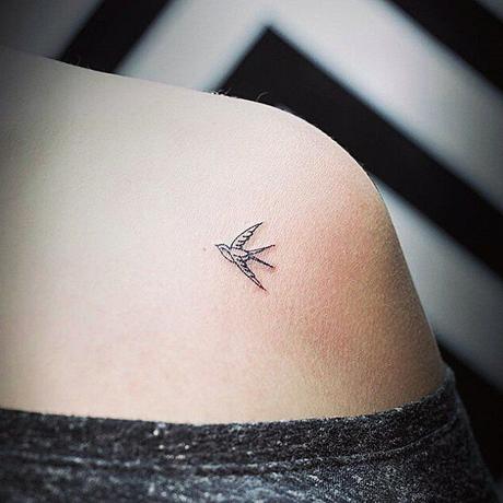 tattoo minimal idee di tatuaggi minimal tatuaggi minimali tatuaggi stilizzati tiny tattoo tiny tattoo ideas tendenze tatuaggi 2016 tendenze tatuaggi minimal mariafelicia magno fashion blogger colorblock by felym fashion blog italiani fashion blogger italiane blog di moda blogger italiane di moda fashion blogger bergamo fashion blogger milano fashion bloggers italy italian fashion bloggers influencer italiane italian influencer