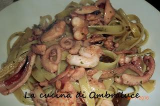 Fettuccine con moscardini in bianco