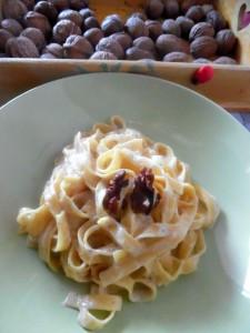 Tagliatelle al pesto di noci senza glutine