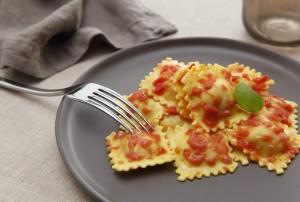 Ravioli panna e pomodoro