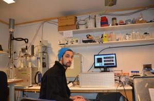 Marco Zanatta nel laboratorio di ricerca in cui lavora a Zurigo