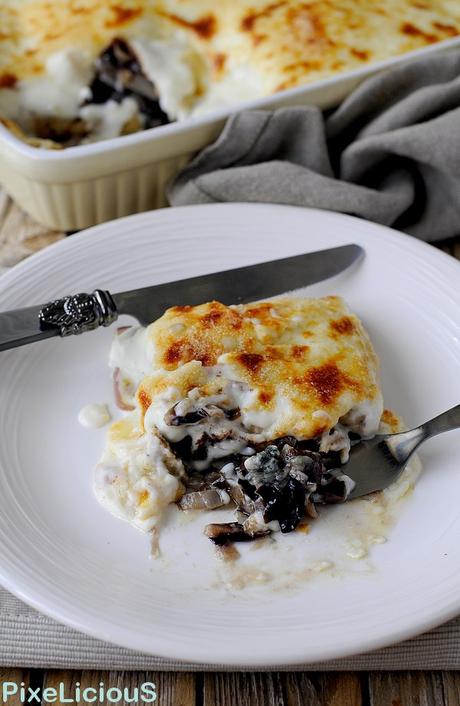 Crespelle di Farina di Castagne con Radicchio Tardivo e Gorgonzola Piccante