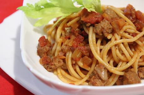 Spaghetti con sugo alla salsiccia di pollo e tacchino