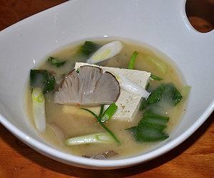 |⇨ Zuppa di Tofu e Foglie Verdi