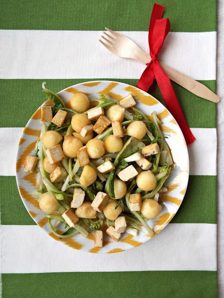 Insalata di puntarelle con mela e tofu alla piastra