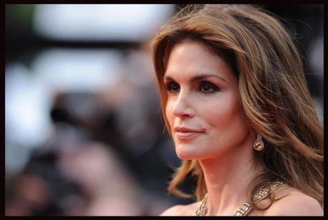 Cindy Crawford, la supermodella va in pensione: “Non posso continuare a reinventare me stessa”