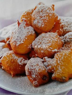 Fritole con uvetta e pinoli