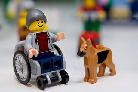 Novita’ in casa Lego: Il primo omino Lego su sedia a rotelle!