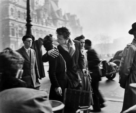 Robert Doisneau - Bacio davanti all'Hotel De Ville