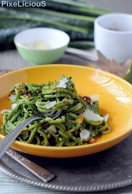 Spaghetti alla Chitarra con Pesto di Cavolo Nero, Briciole di Pane alla Cipolla e Scaglie di Pecorino di Fossa