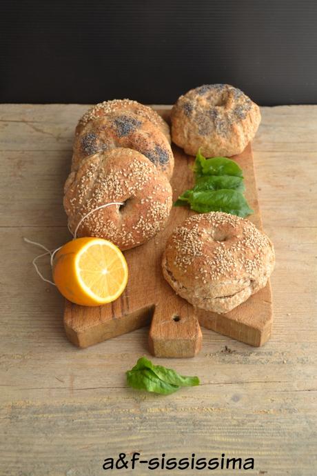 Re-Cake 2.0: Bagel con salmone affumicato e crema di formaggio con pomodori secchi