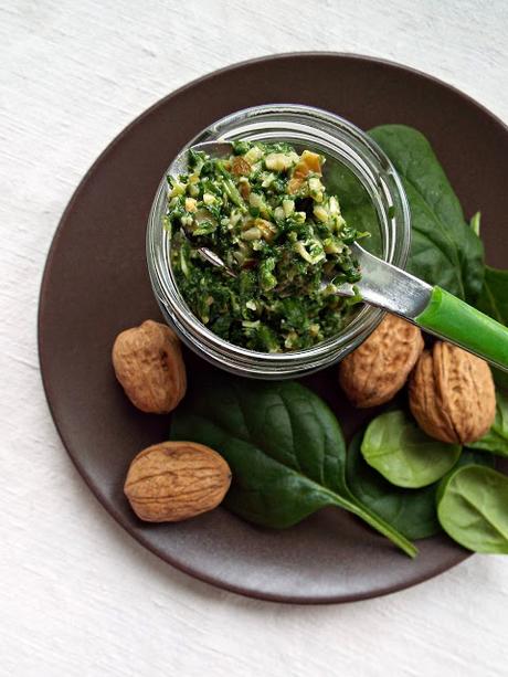 Orecchiette al pesto di spinacino e noci