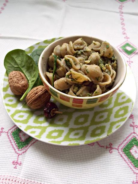 Orecchiette al pesto di spinacino e noci