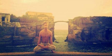 Yogaiola: lezioni di Yoga all’Area Protetta del Parco Sommerso di Gaiola