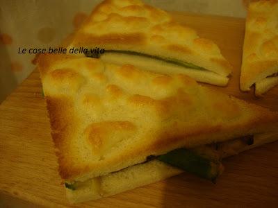 Tramezzini al forno con zucchine e mozzarella