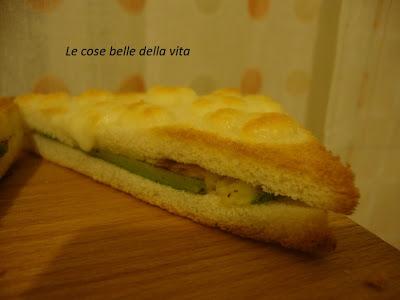 Tramezzini al forno con zucchine e mozzarella