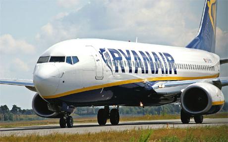 Ryanair, sono 3 le petizioni online per salvare l'aeroporto di Crotone