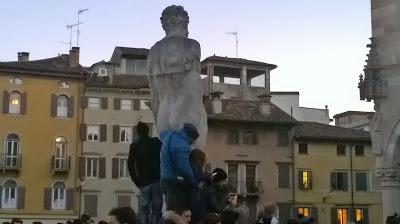 Mika a Udine: il video di Hurts richiama una moltitudine