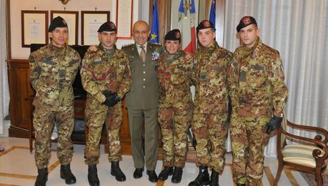 il Capo di Stato Maggiore dell'Esercito Generale Danilo Errico con i Berssaglieri del Sesto