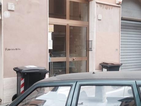 A Testaccio la morte del porta a porta. Decine di bidoncini buttati in strada e l'Ama non sanziona da novembre